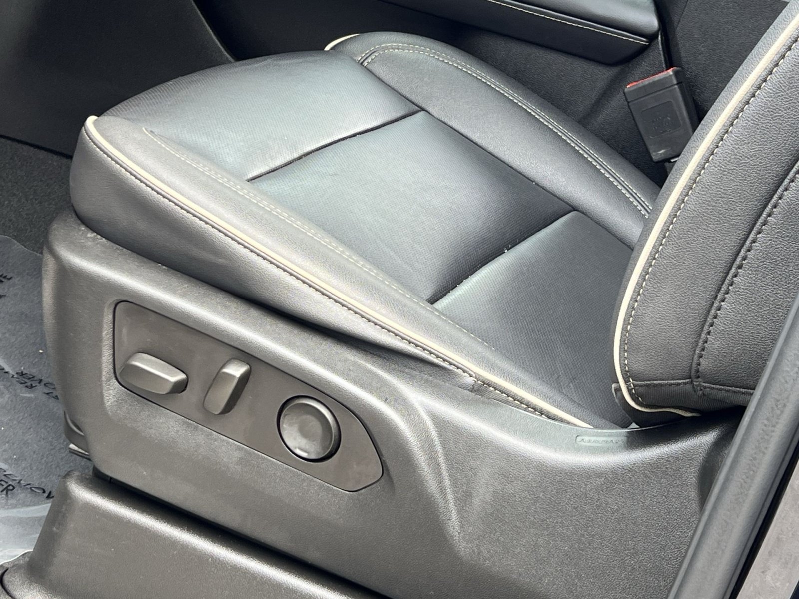 Used 2023 Chevrolet Tahoe Premier AWD/4WD image 19