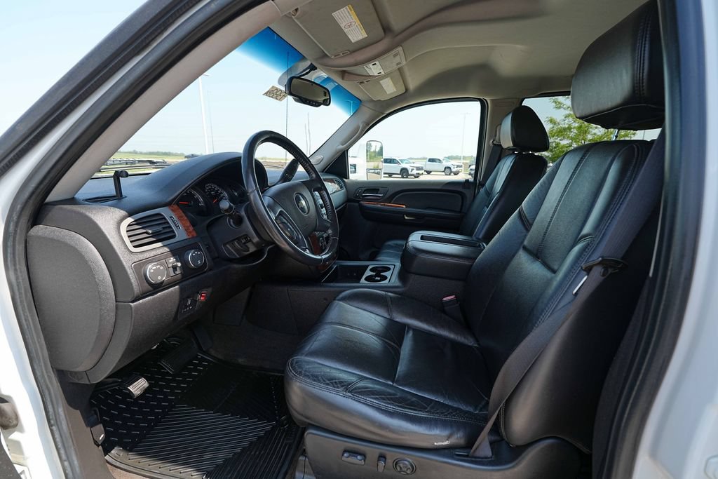 Used 2008 Chevrolet Silverado 2500 LTZ w/ Suspension Package, Off-Road AWD/4WD image 13