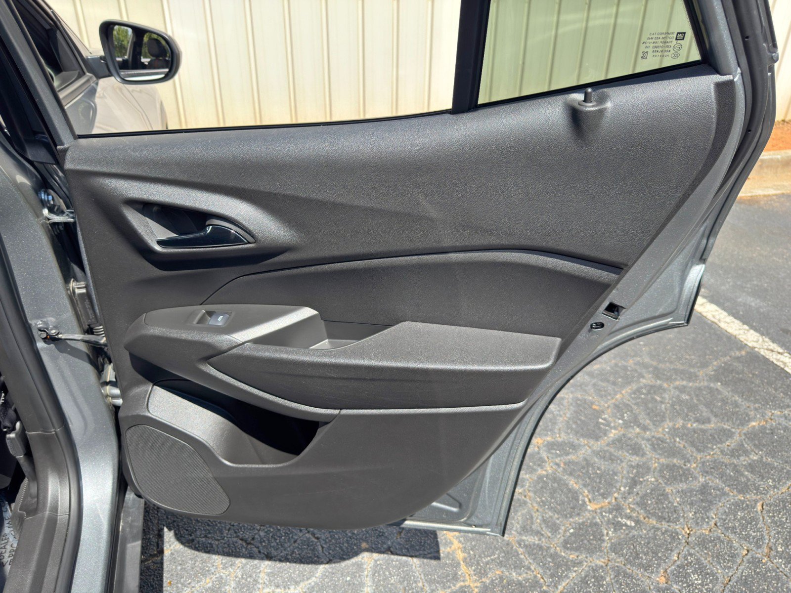 Used 2025 Chevrolet Trax RS FWD image 38