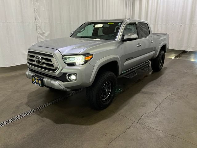 Used 2022 Toyota Tacoma Limited w/ Black Out Package (TMS) AWD/4WD image 8