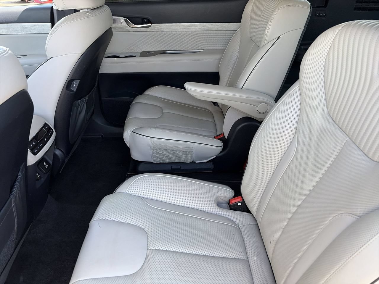 Certified 2024 Hyundai Palisade Calligraphy AWD/4WD image 16