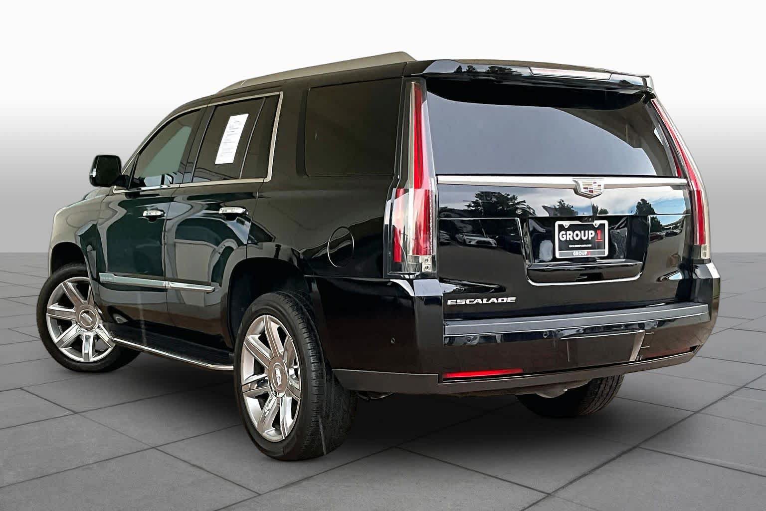 Used 2017 Cadillac Escalade Luxury AWD/4WD image 10