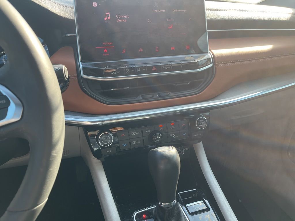 Used 2023 Jeep Compass Limited image 3