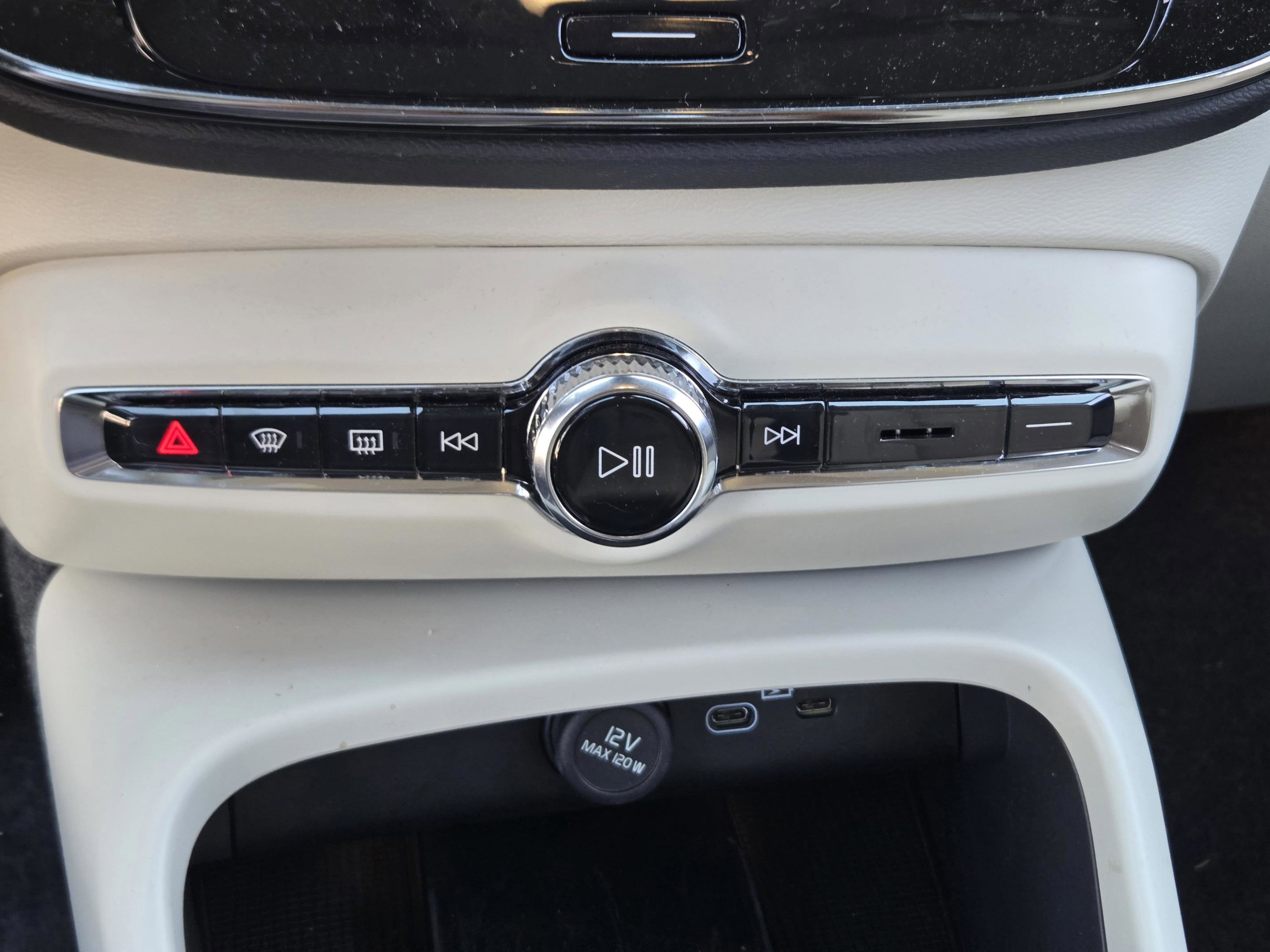 Used 2026 Volvo XC40 B5 Plus w/ Protection Package Premier image 17