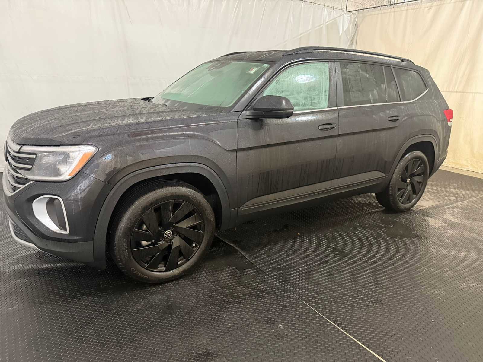 Certified 2025 Volkswagen Atlas SE image 2