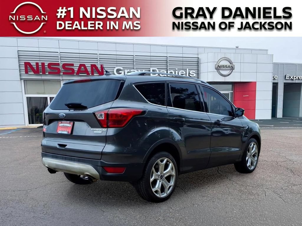 Used 2019 Ford Escape Titanium FWD image 3