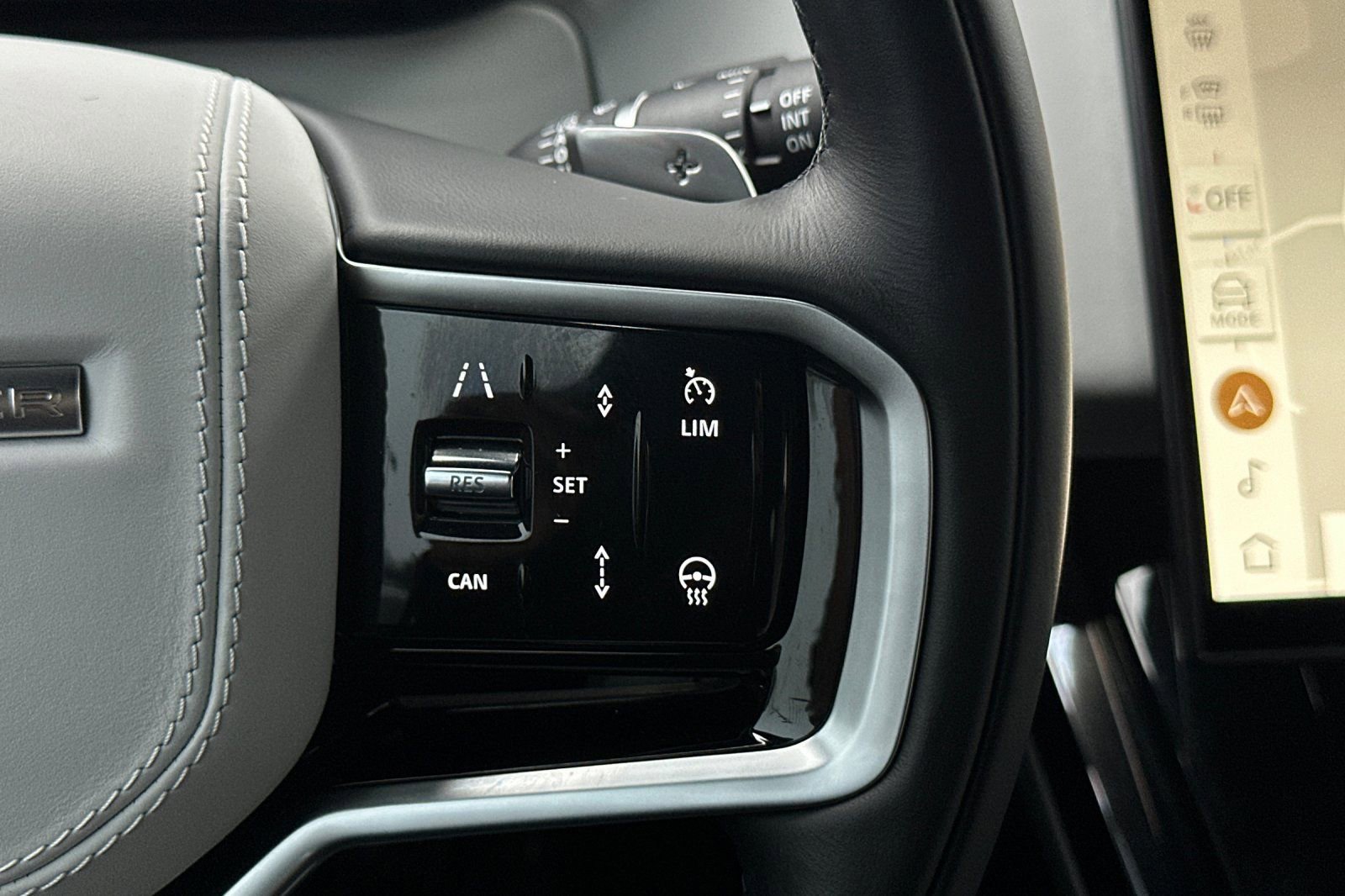 Used 2024 Land Rover Range Rover Sport SE image 29