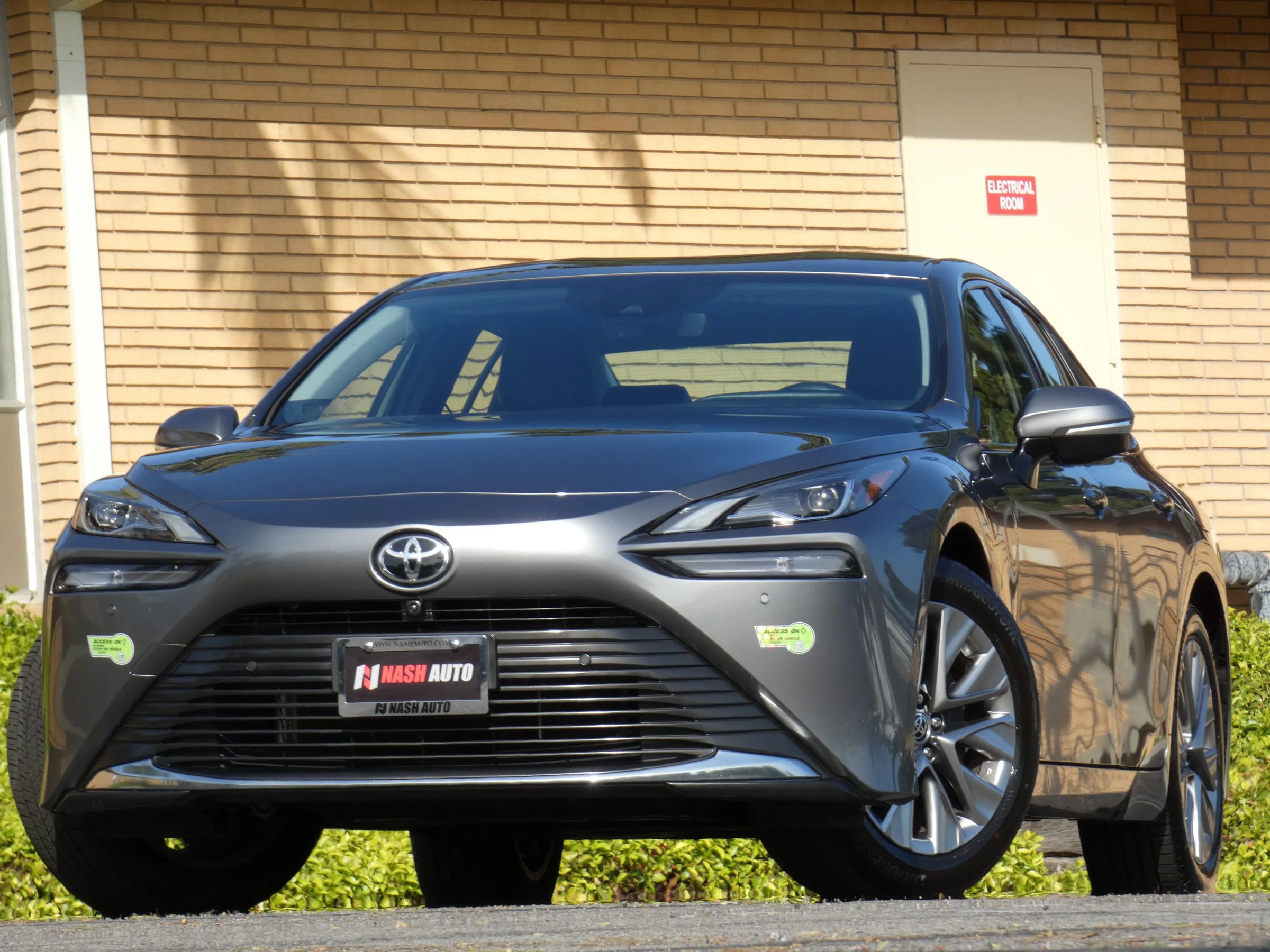 Used 2023 Toyota Mirai image 2