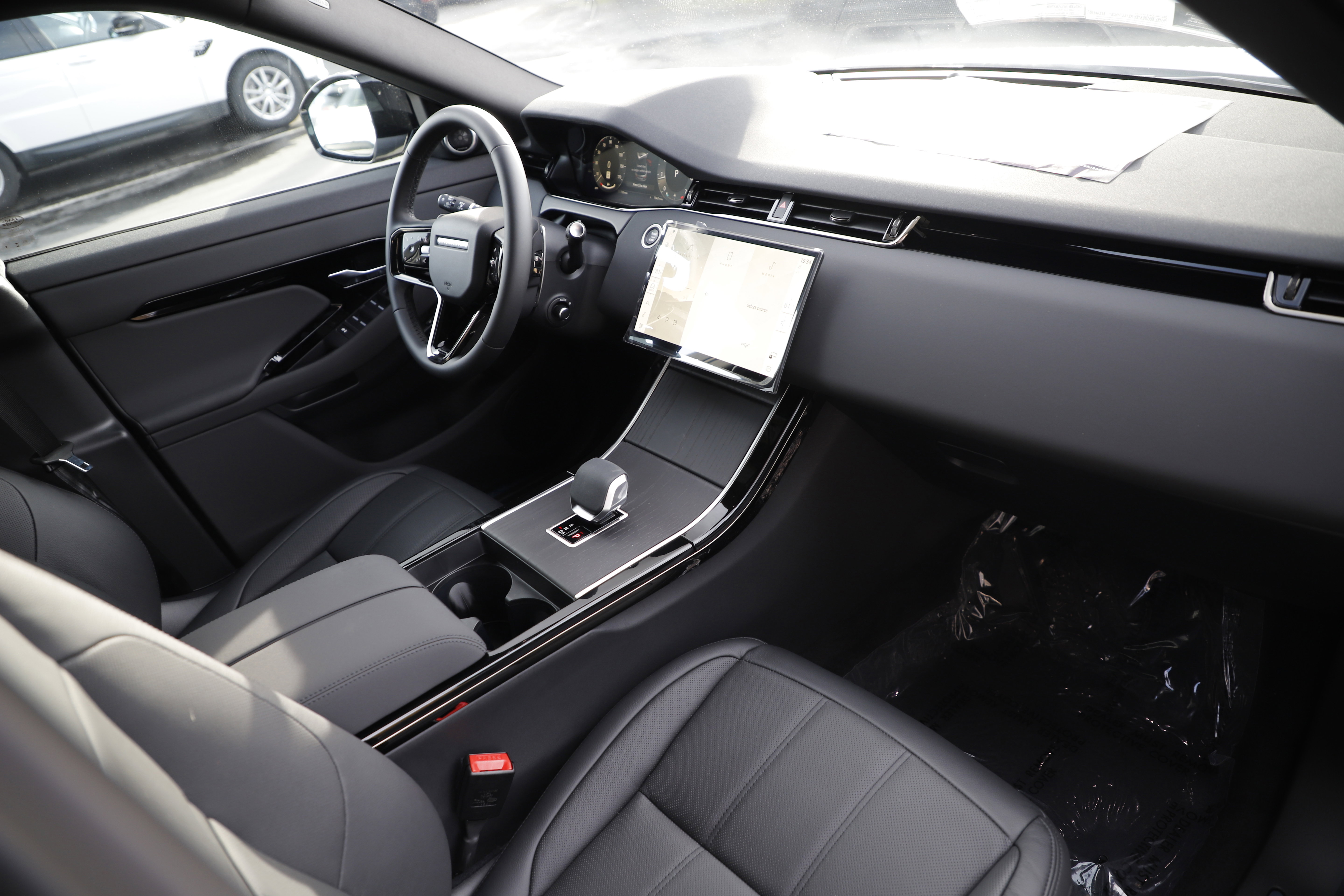 New 2025 Land Rover Range Rover Evoque Dynamic SE image 9