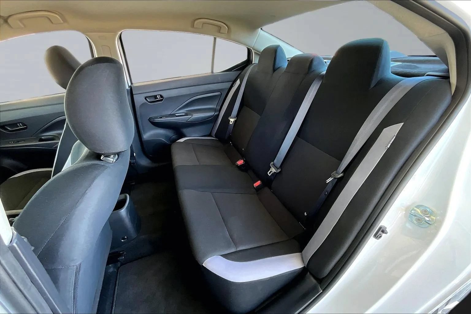 Used 2025 Nissan Versa S FWD image 19