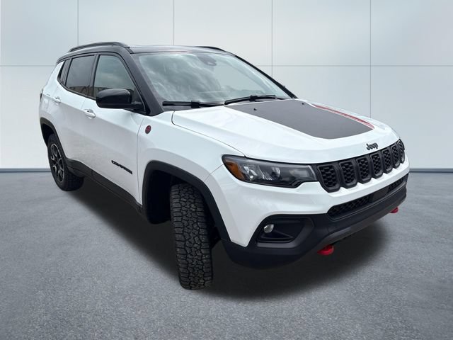 New 2026 Jeep Compass Trailhawk w/ Sun, Sound & Navigation Group AWD/4WD image 5