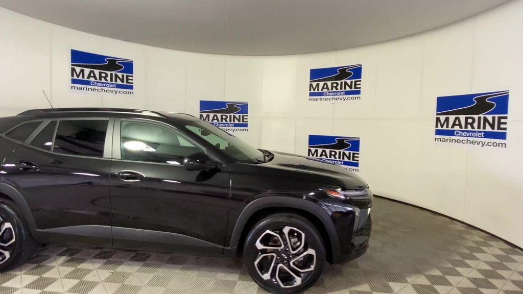 Used 2025 Chevrolet Trax RS w/ Driver Confidence Package FWD image 3