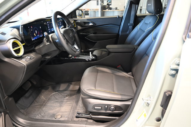 Used 2026 Chevrolet Trax ACTIV w/ Driver Confidence Package FWD image 9
