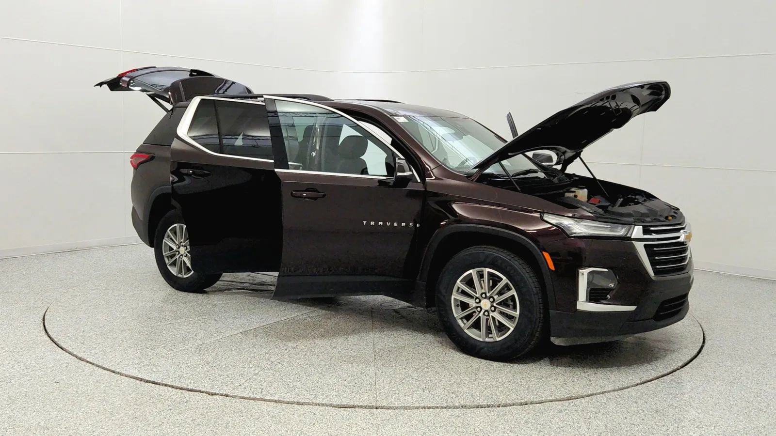 Used 2023 Chevrolet Traverse LT image 9