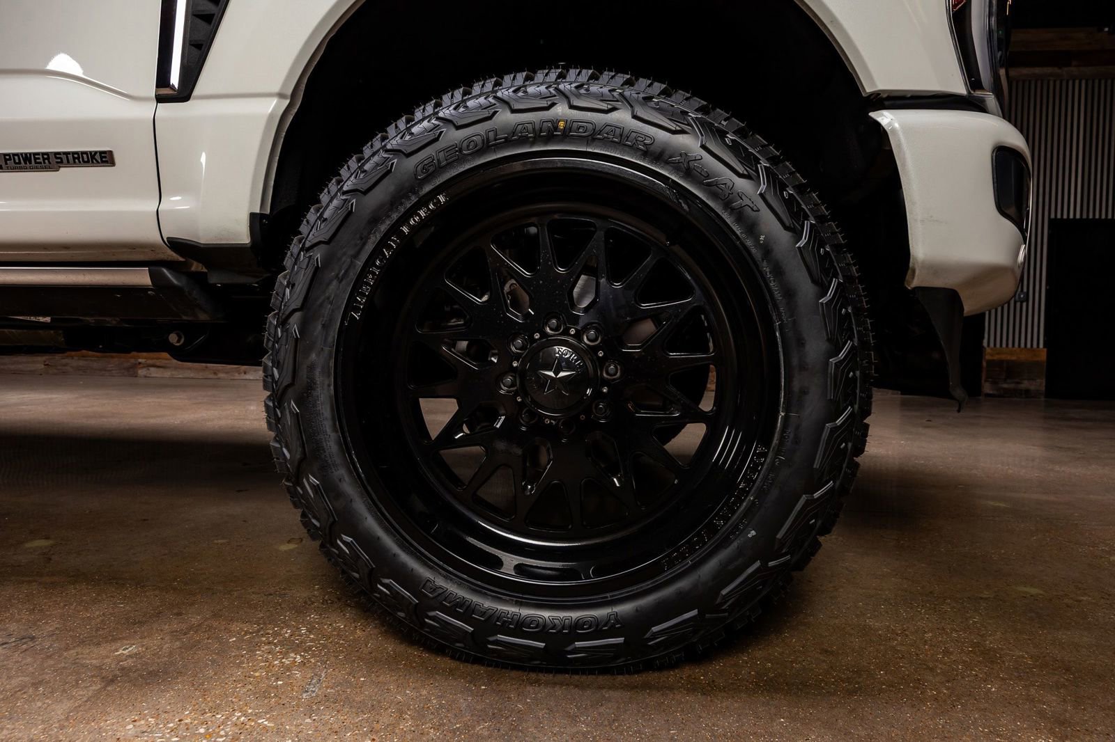Used 2024 Ford F250 Platinum w/ FX4 Off-Road Package AWD/4WD image 12