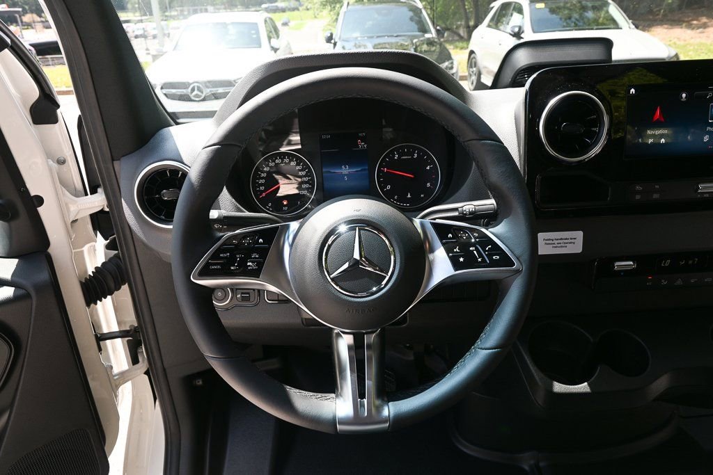 Used 2025 Mercedes-Benz Sprinter 2500 image 2