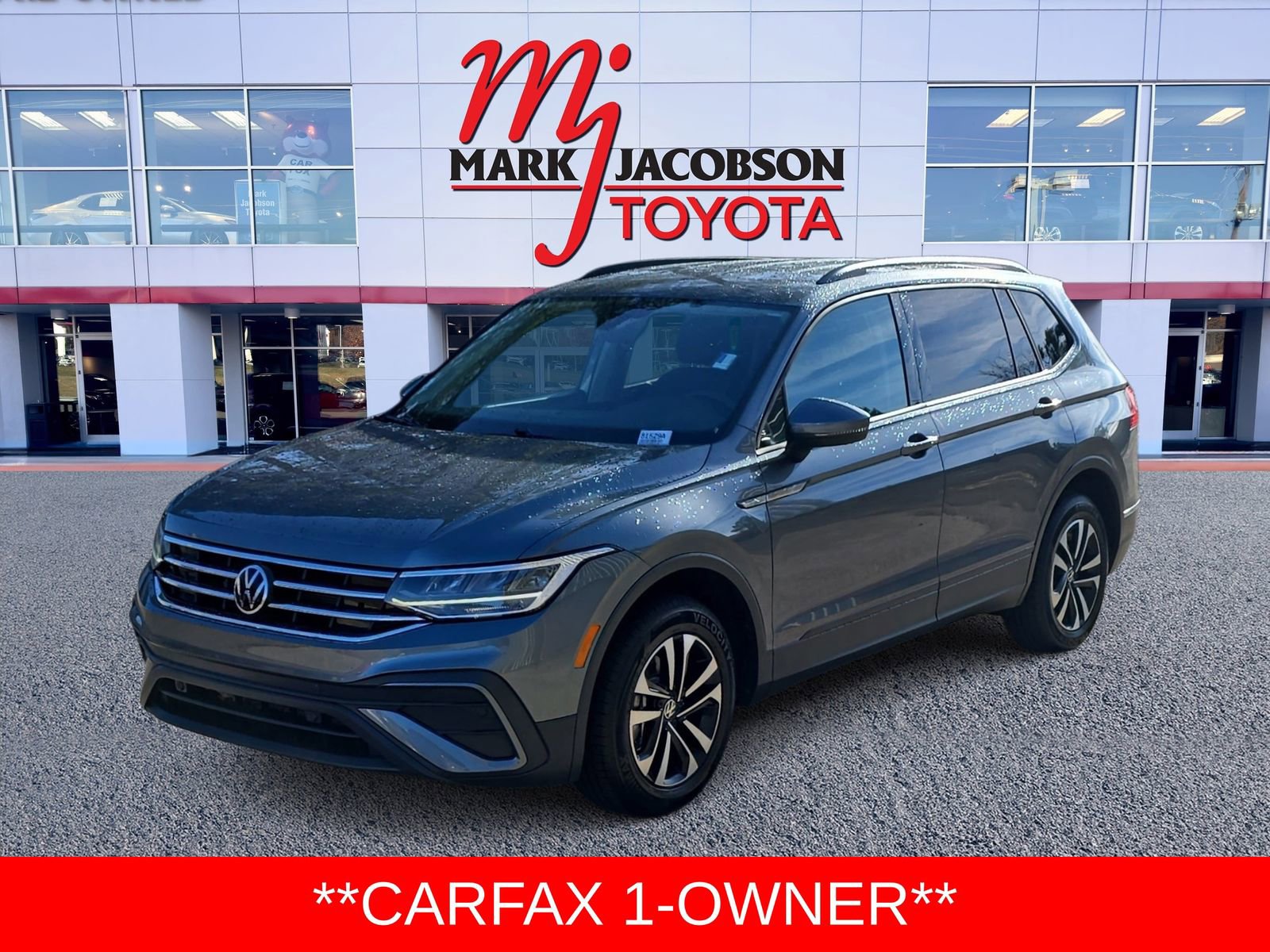 Used 2023 Volkswagen Tiguan S image 1
