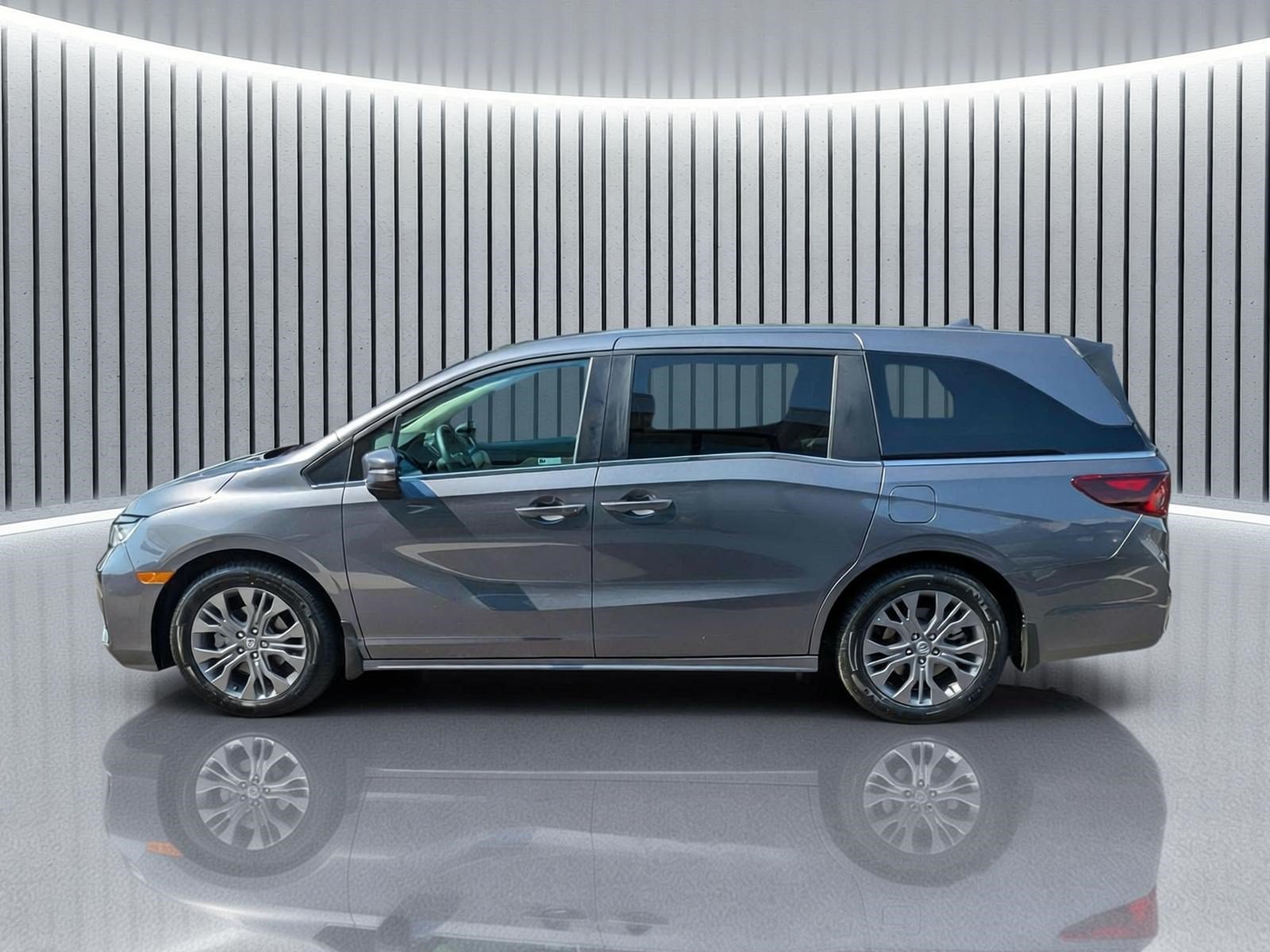 Used 2025 Honda Odyssey Touring image 9
