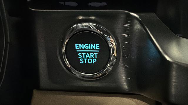 Used 2023 Ford F250 Lariat w/ Lariat Ultimate Package AWD/4WD image 39