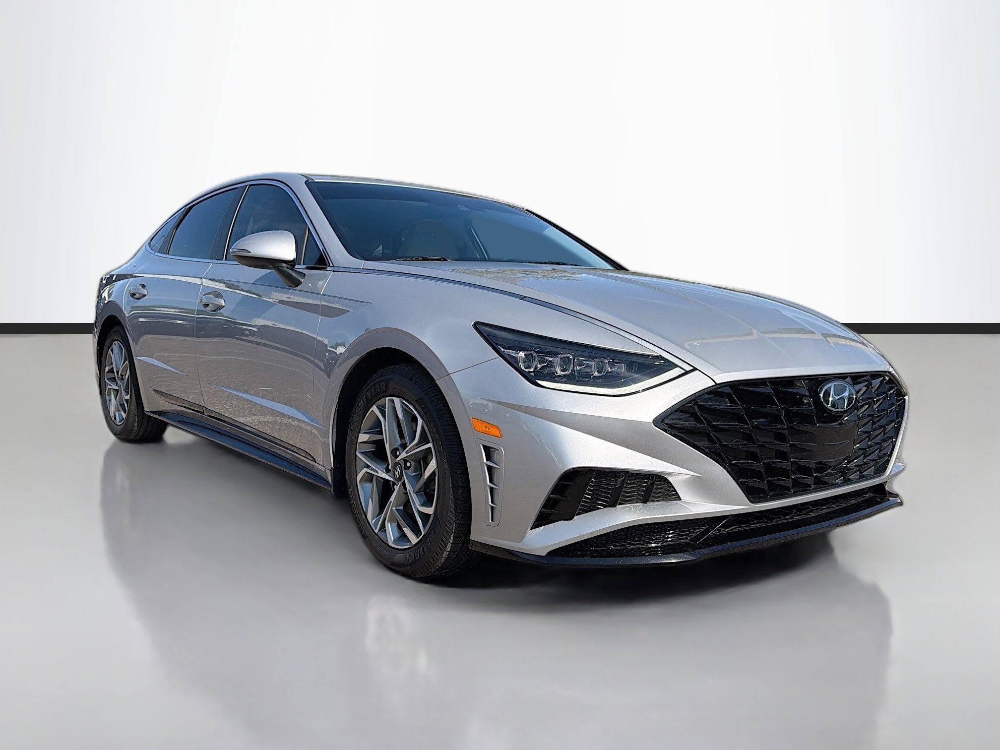 Used 2023 Hyundai Sonata SEL image 1