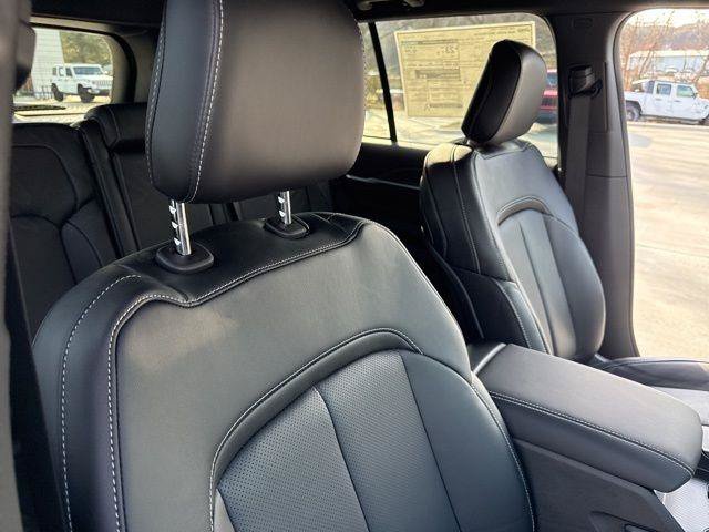 New 2026 Jeep Grand Cherokee Limited AWD/4WD image 36