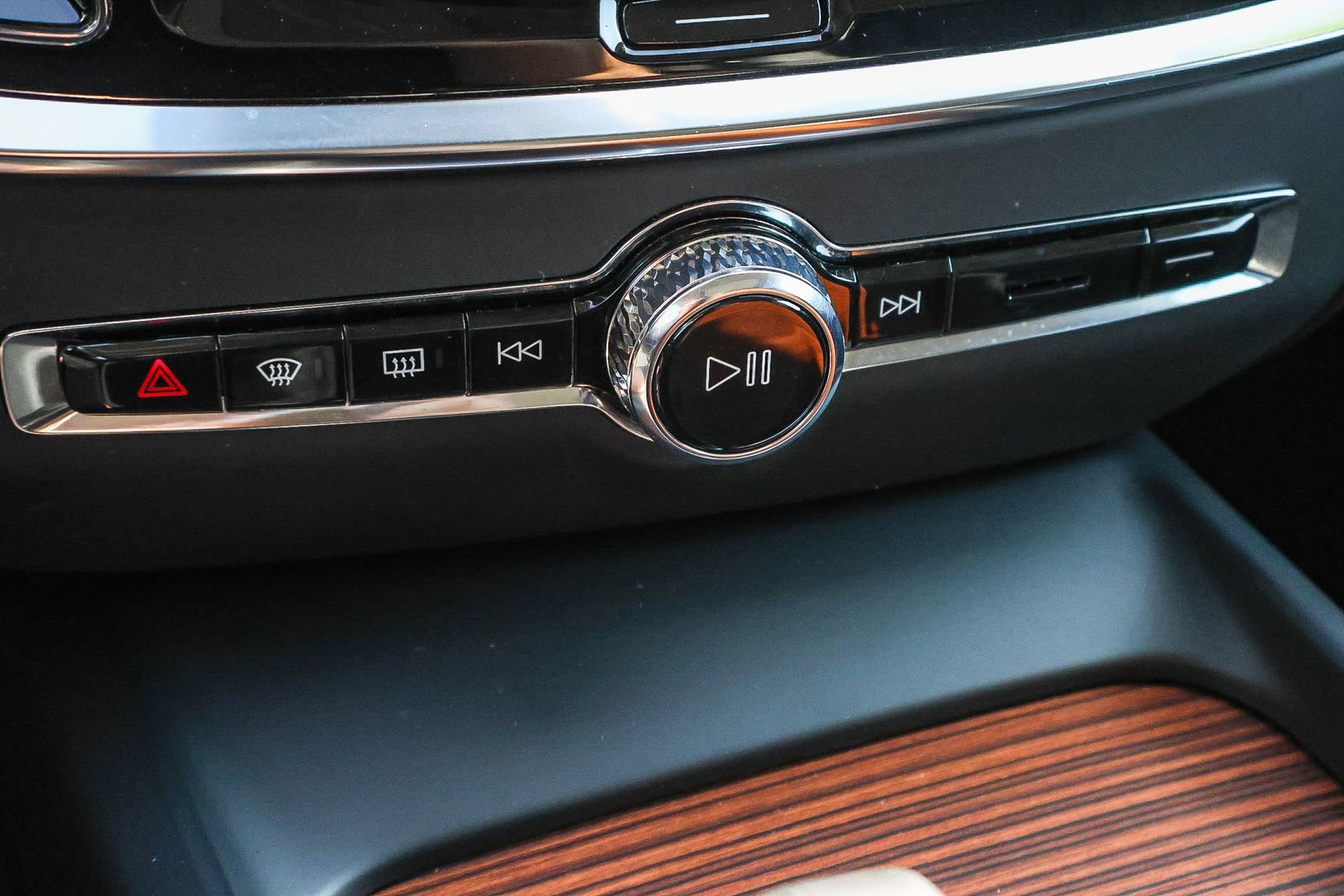 Used 2025 Volvo V60 B5 Cross Country Plus image 37