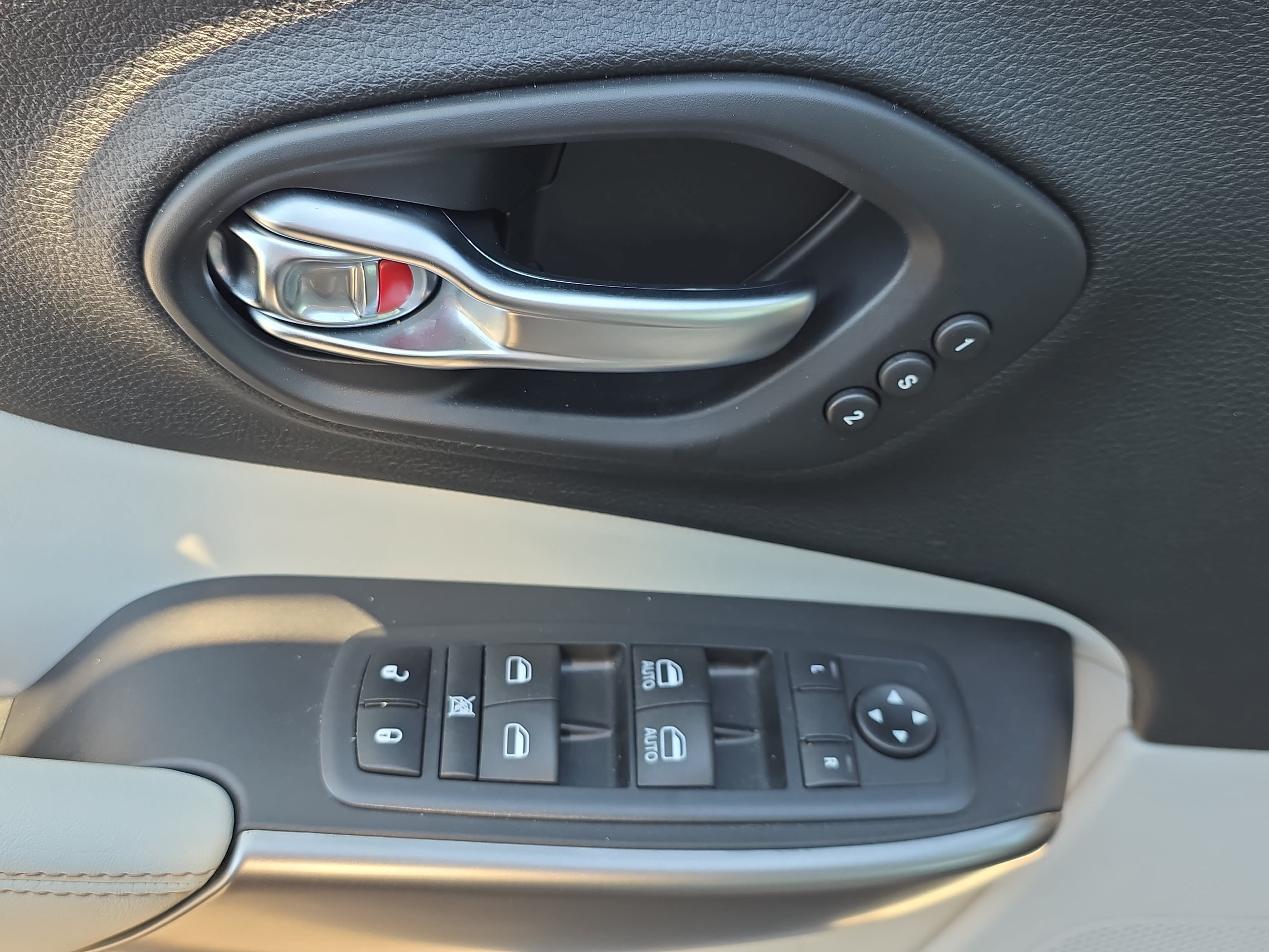 Used 2020 Jeep Cherokee Limited AWD/4WD image 26