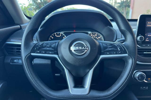 Used 2024 Nissan Altima 2.5 SV FWD image 25