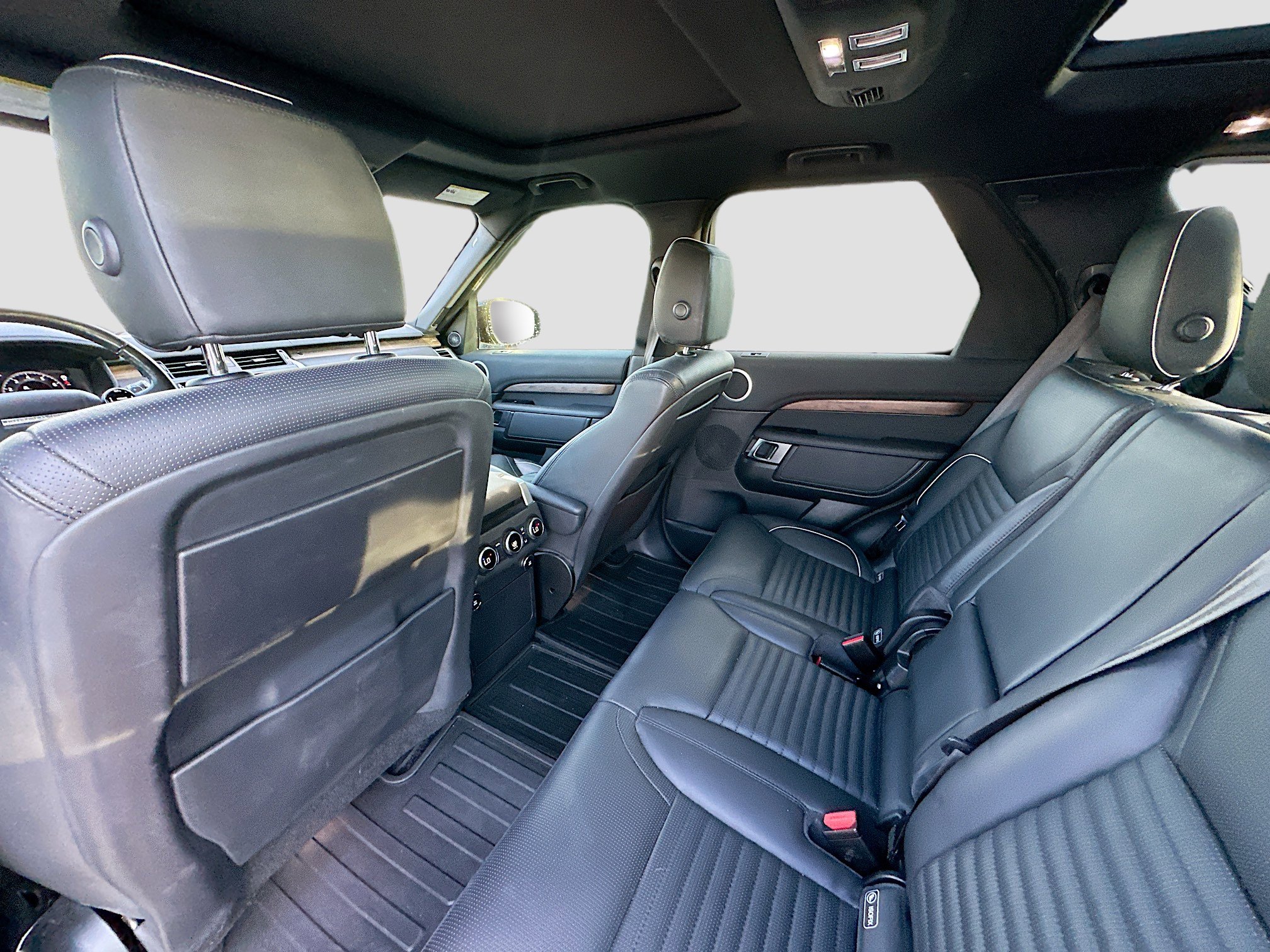 Used 2019 Land Rover Discovery HSE image 27