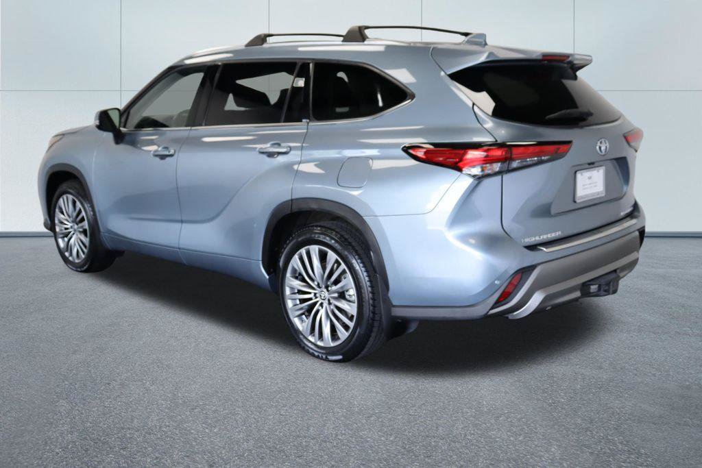 Used 2021 Toyota Highlander Platinum AWD/4WD image 3
