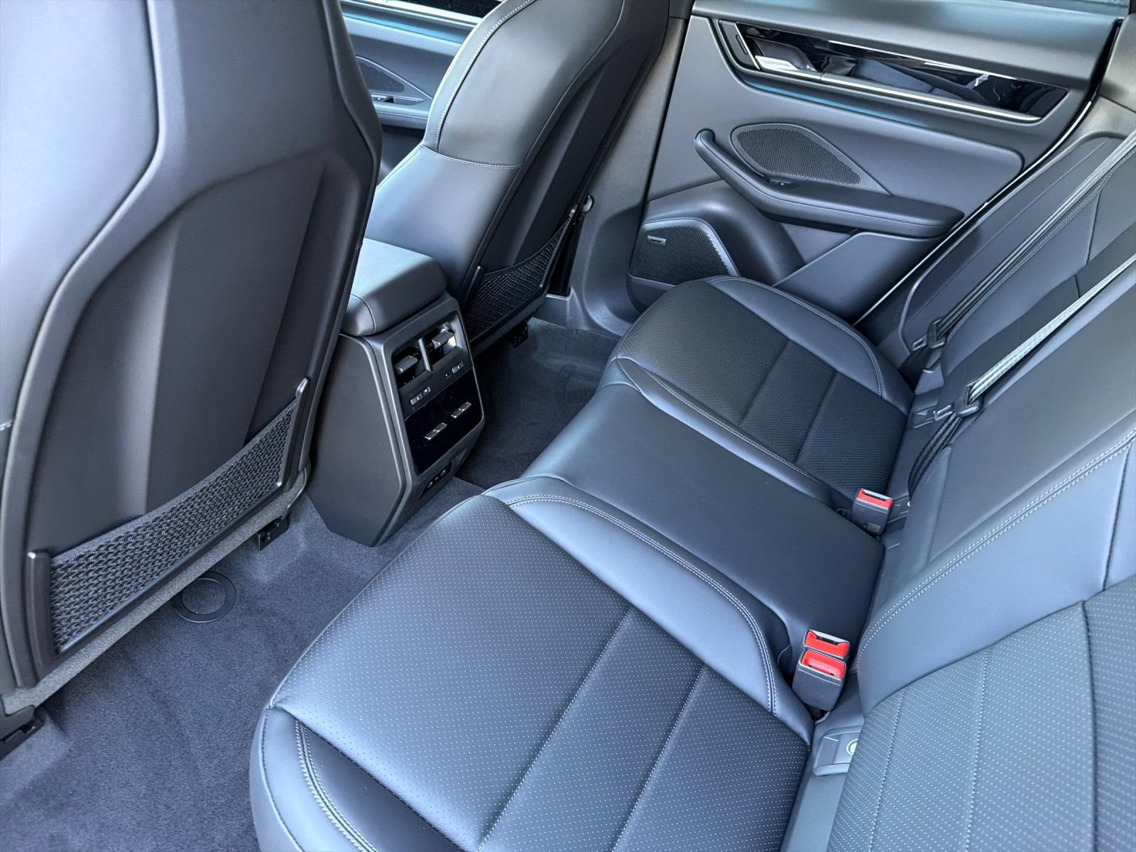 New 2026 Porsche Macan 4 Electric AWD/4WD image 13