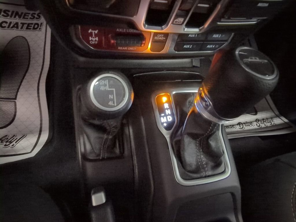 Used 2025 Jeep Gladiator Mojave w/ Convenience Group image 19