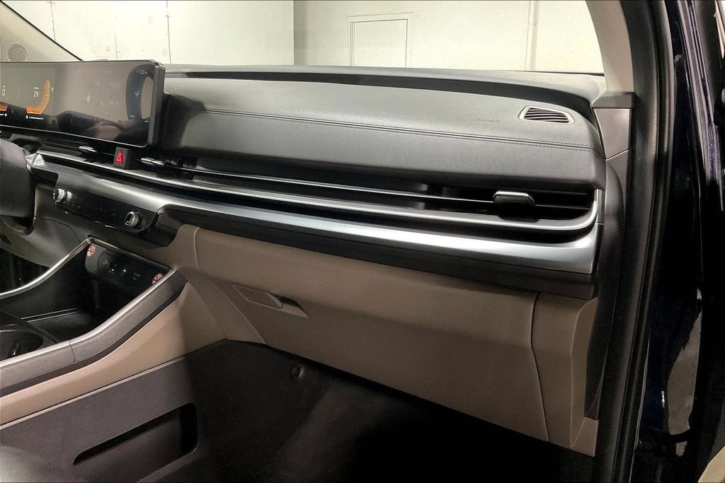 Used 2026 Kia Carnival LXS FWD image 19