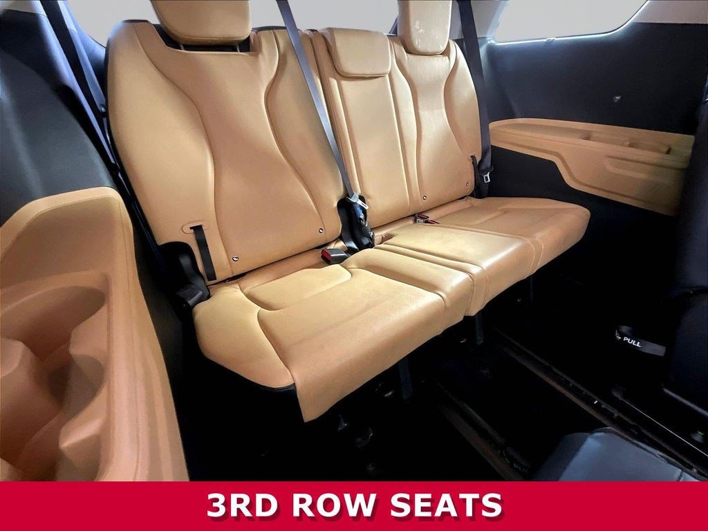 Used 2024 Kia Carnival EX FWD image 24
