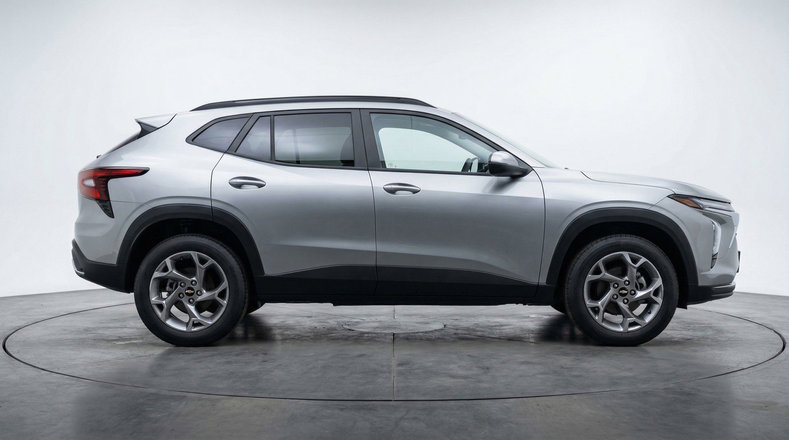 Used 2025 Chevrolet Trax LT FWD image 11