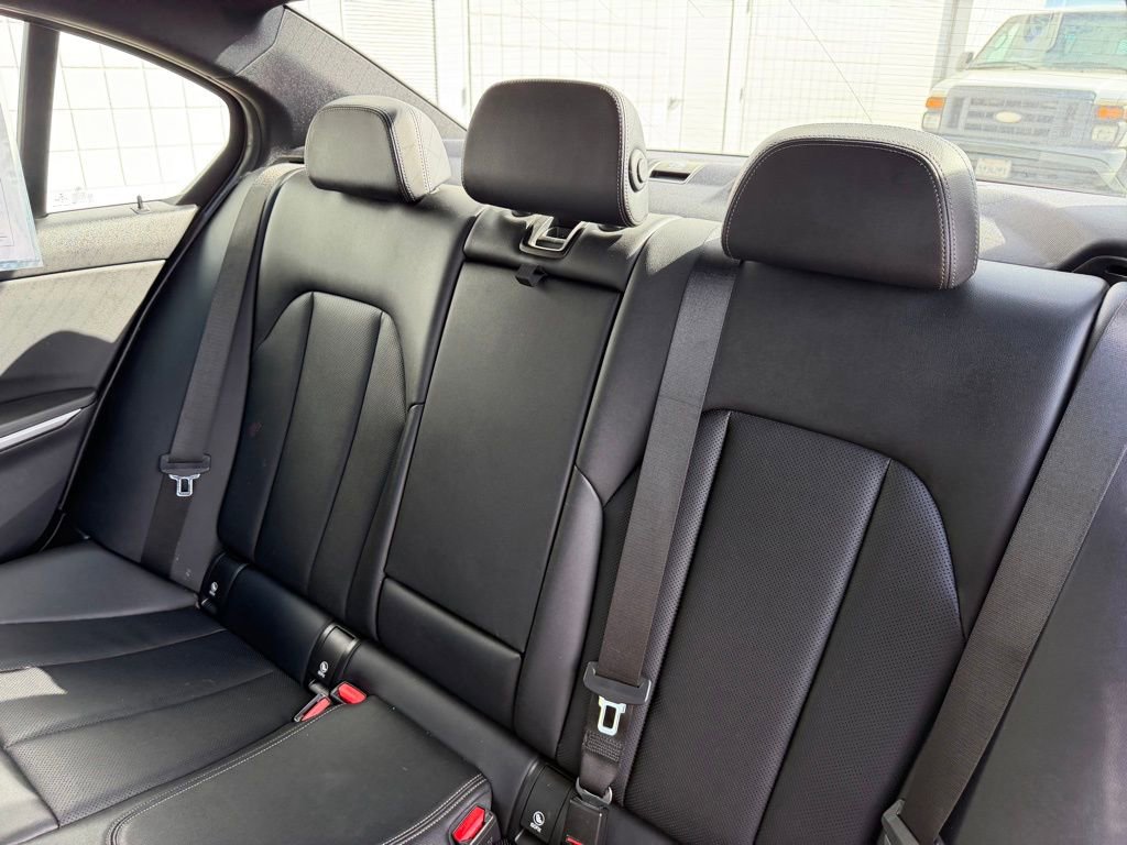 Used 2022 BMW 330i Sedan w/ Premium Package image 18