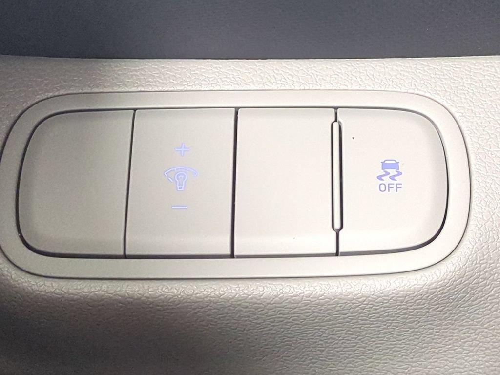 Used 2023 Hyundai Venue SEL FWD image 26