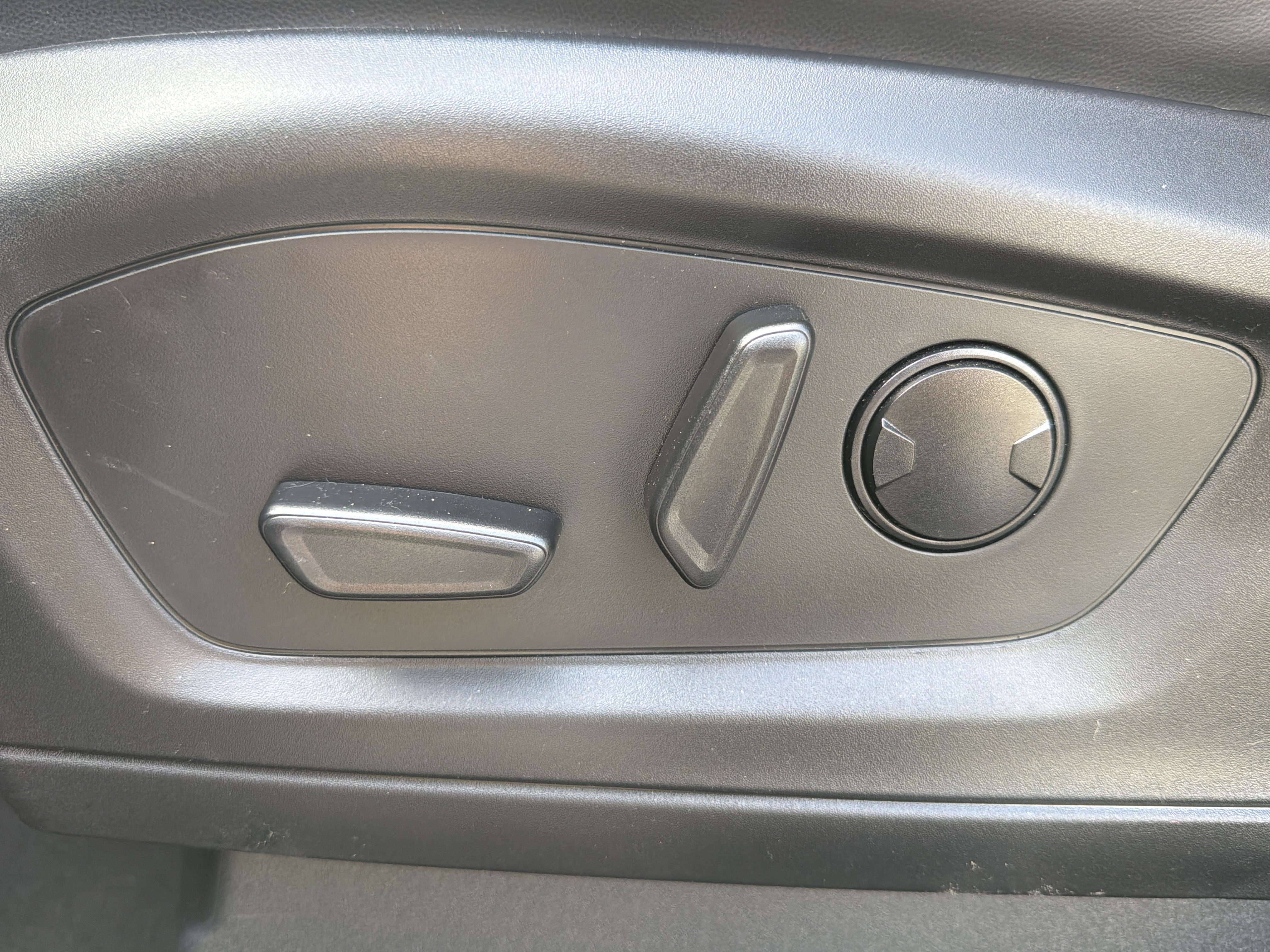 Used 2025 Ford Explorer ST-Line RWD image 26