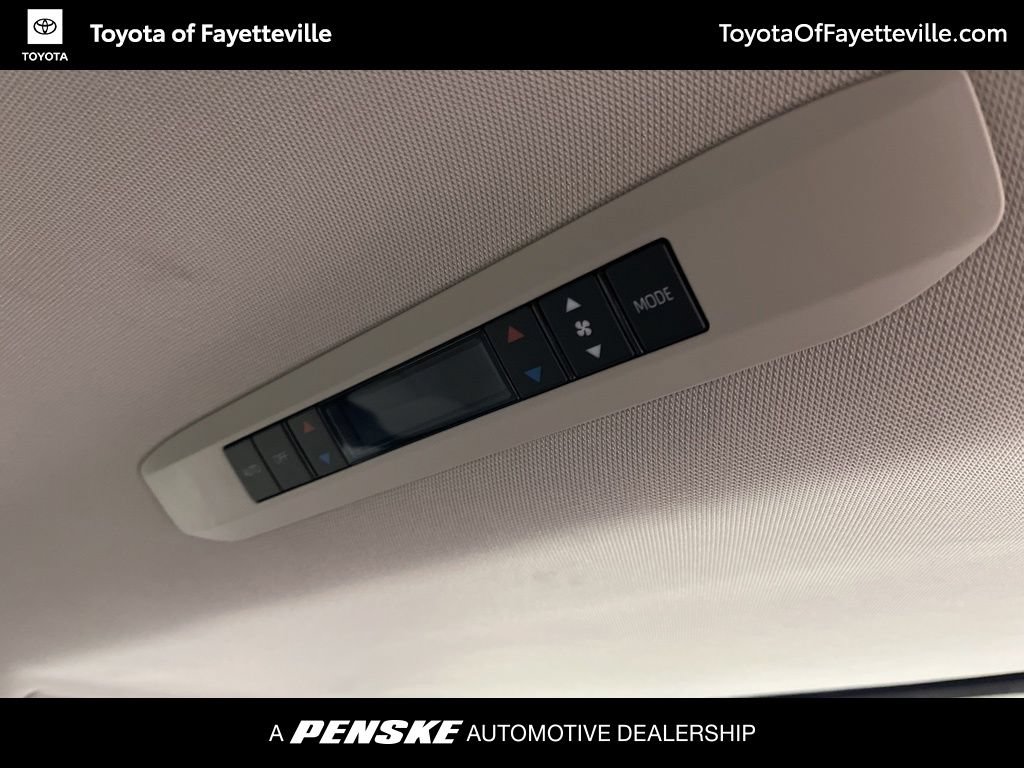 Certified 2025 Toyota Sienna XLE FWD image 9