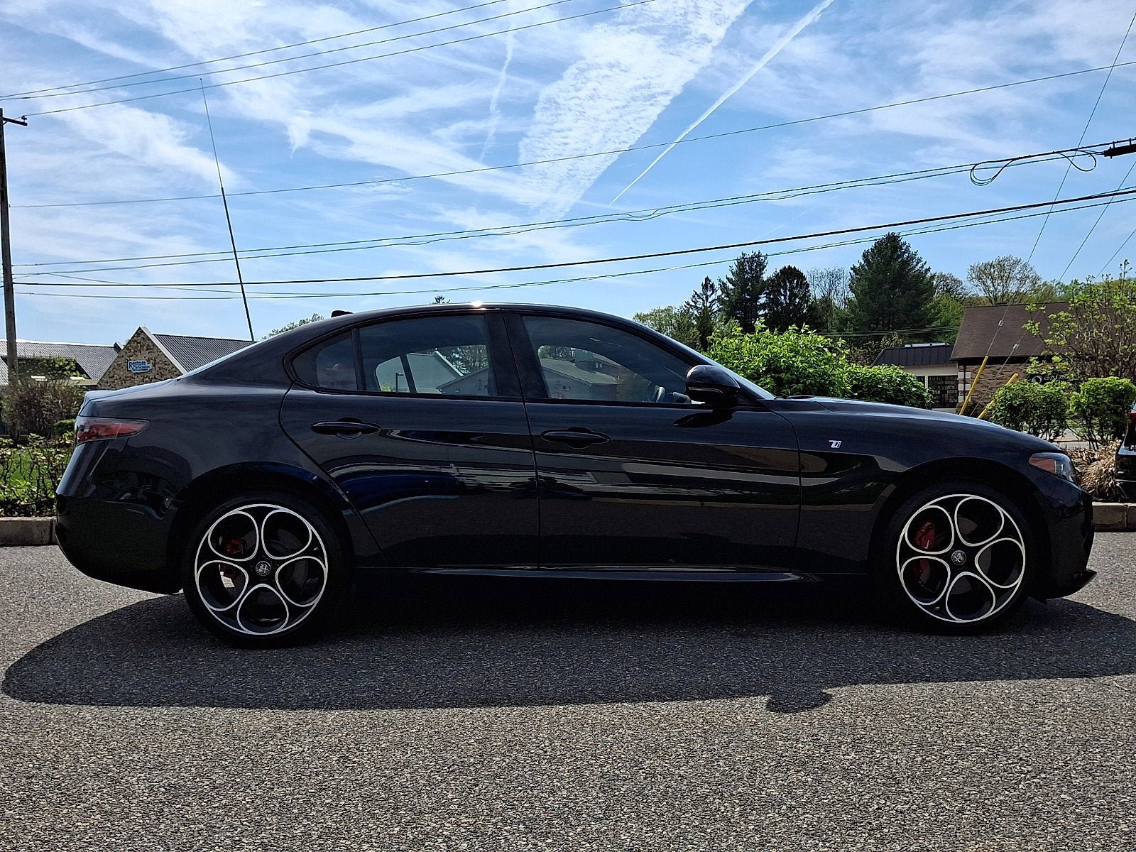 Used 2024 Alfa Romeo Giulia Ti w/ Performance Driving Package AWD/4WD image 4