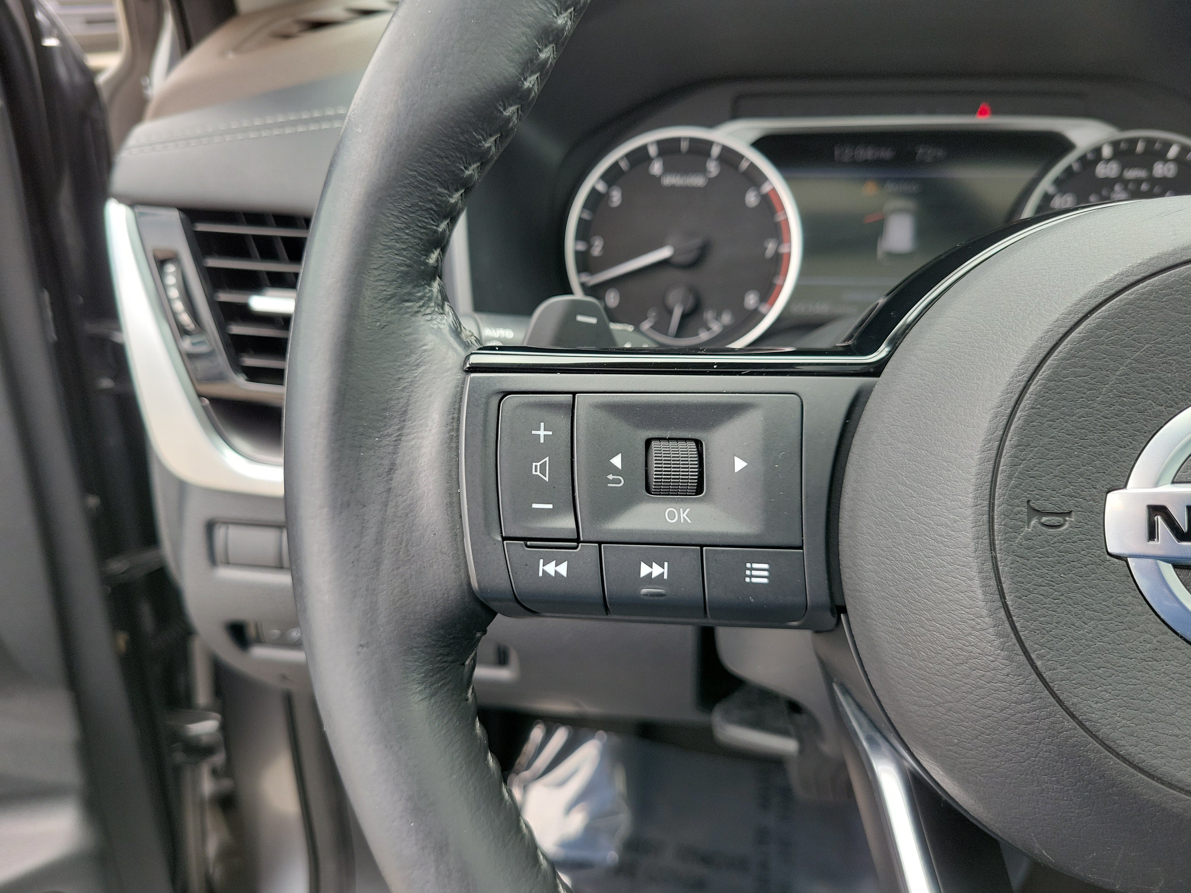 Used 2021 Nissan Rogue SV w/ Premium Package FWD image 22