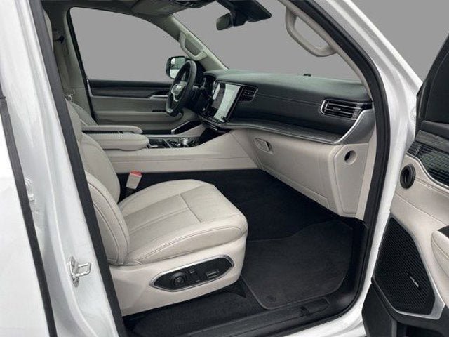 Used 2024 Jeep Wagoneer Series II w/ Flexible Seating Group AWD/4WD image 11