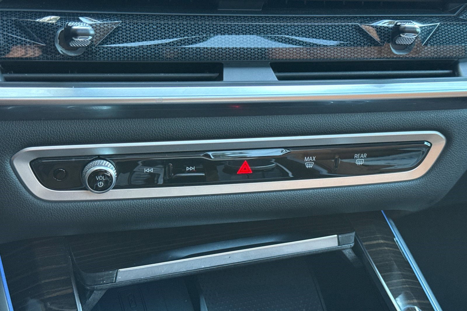 Certified 2024 BMW X5 xDrive50e w/ Premium Package image 25