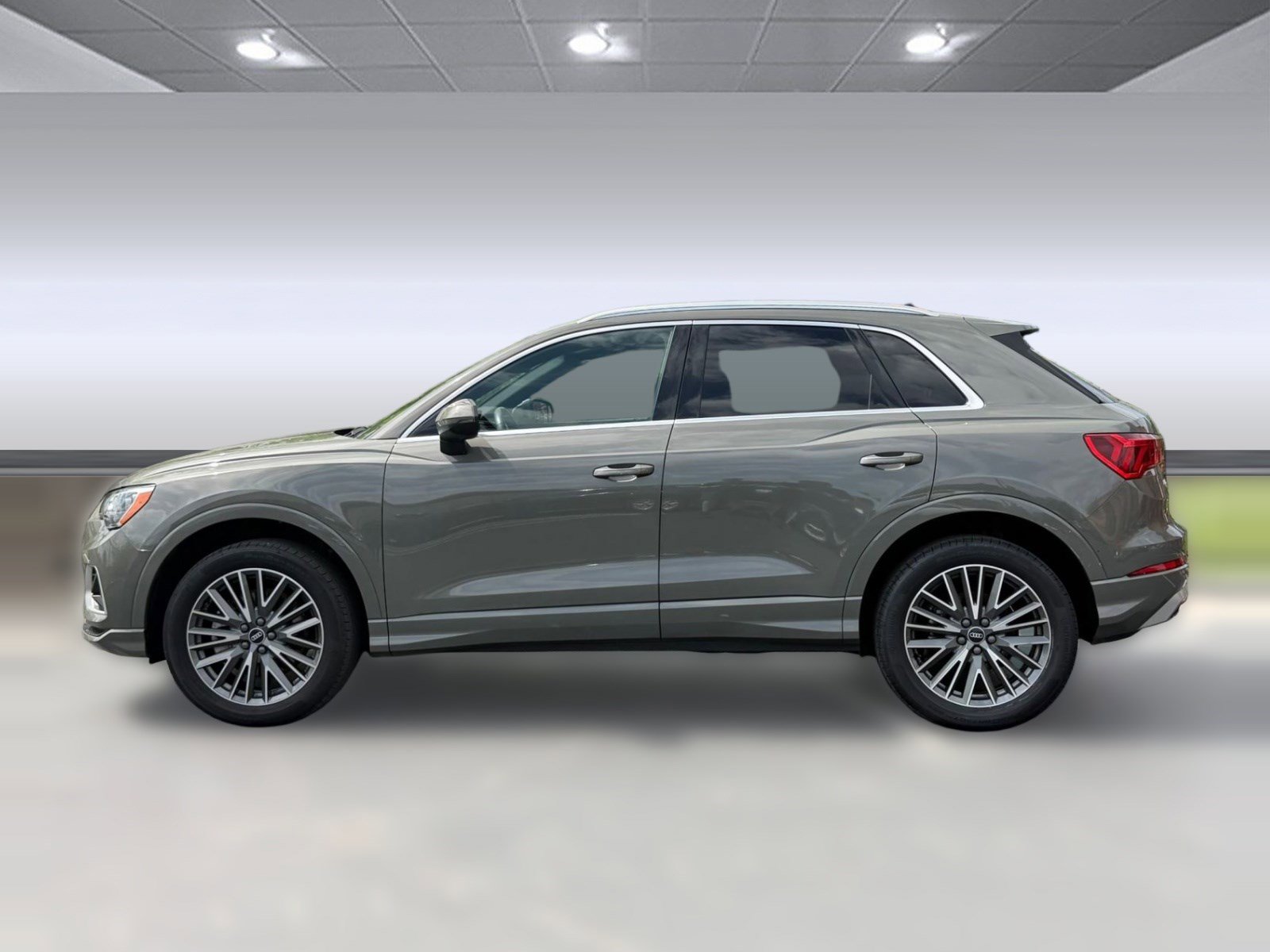 Used 2022 Audi Q3 2.0T Premium w/ Convenience Package image 2