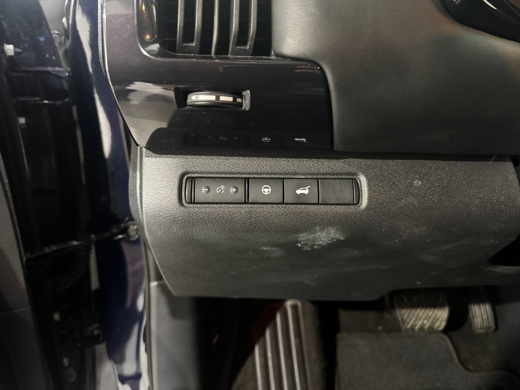 Used 2025 Nissan Pathfinder SV AWD/4WD image 36