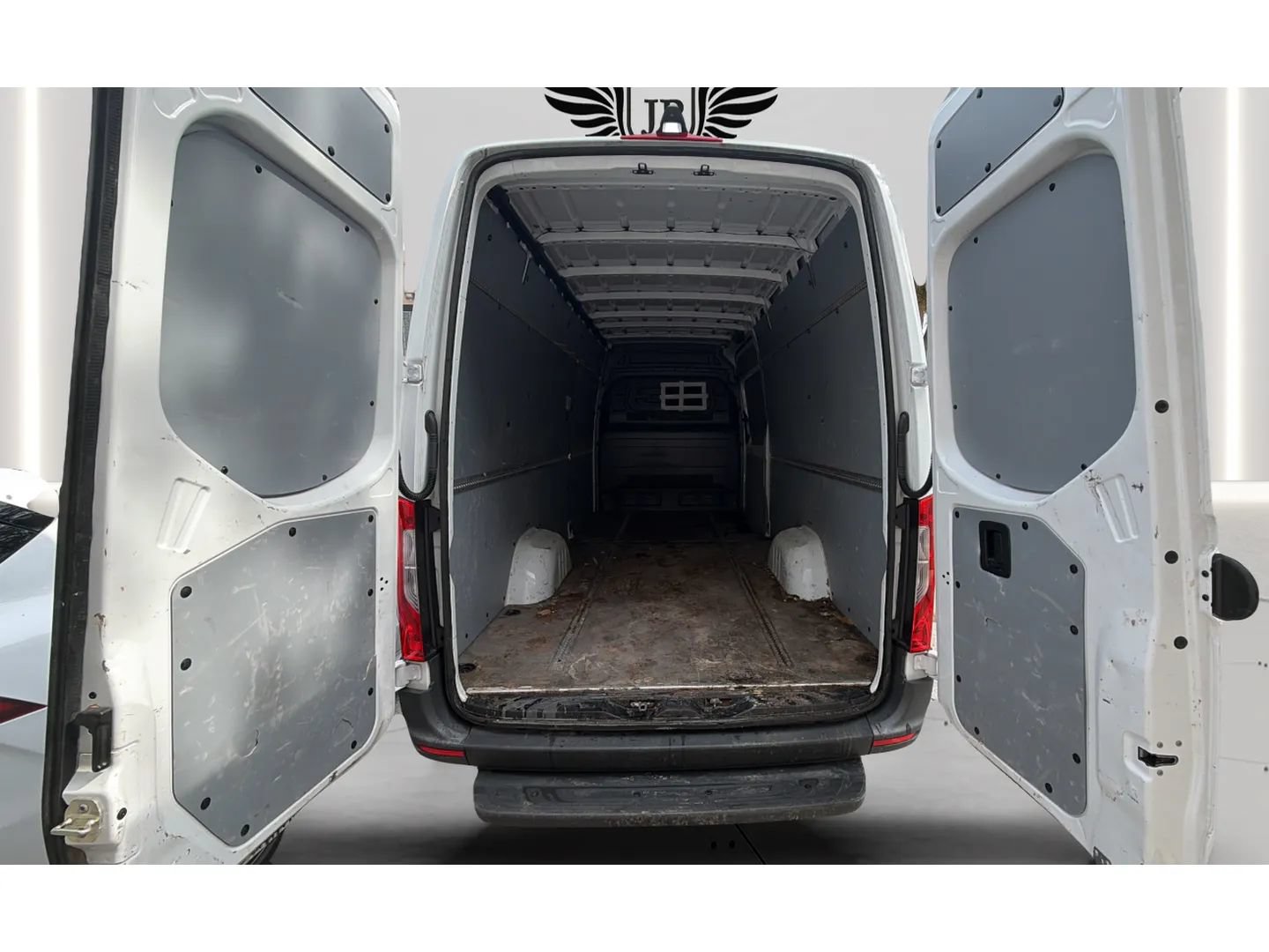 Used 2024 Mercedes-Benz eSprinter 170 Cargo image 25