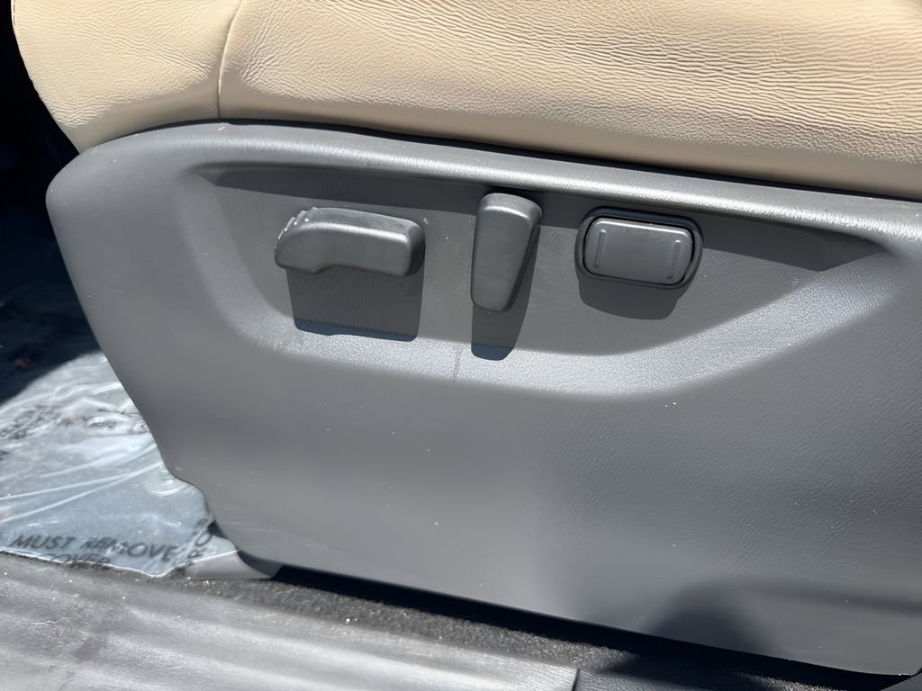Used 2024 Nissan Armada Platinum w/ Captain's Chairs Package image 10