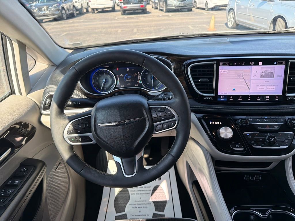 Used 2022 Chrysler Pacifica Limited image 33