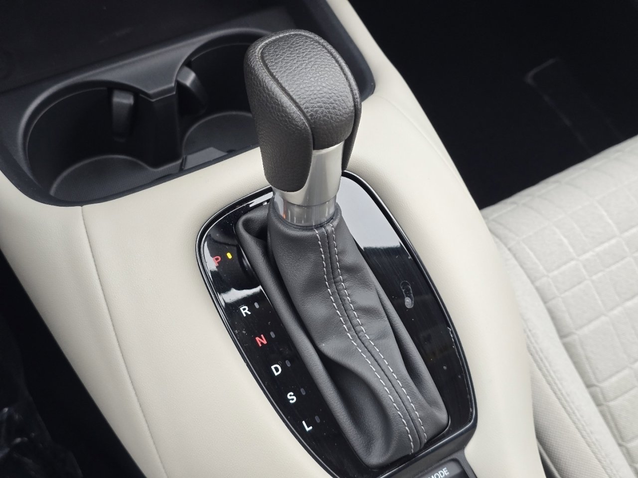 Used 2025 Honda HR-V LX image 29