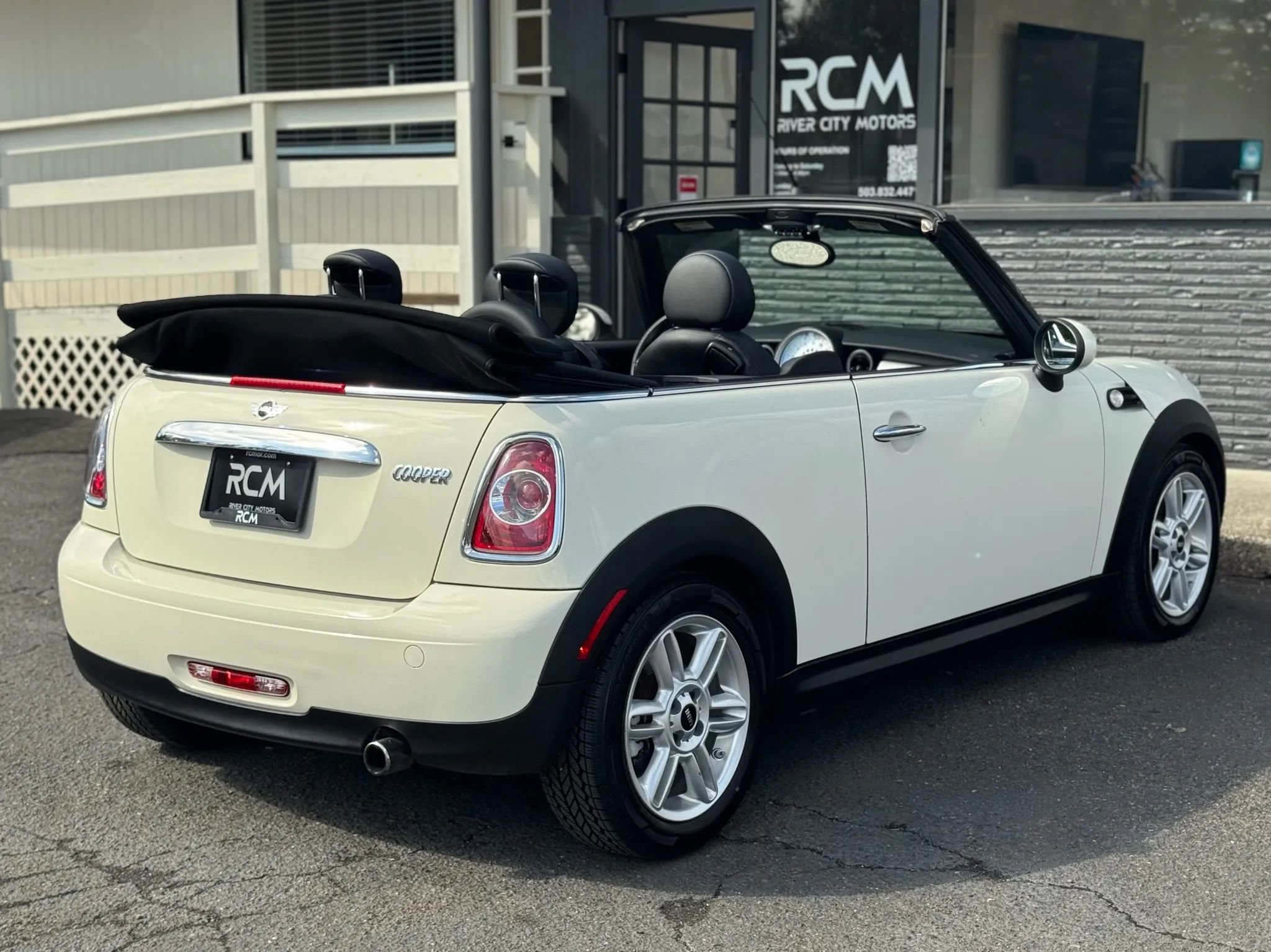 Used 2012 MINI Cooper Convertible image 9